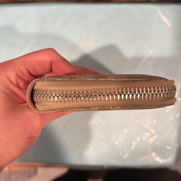 Fendi Tan Zippered wallet - Picture 6 of 15